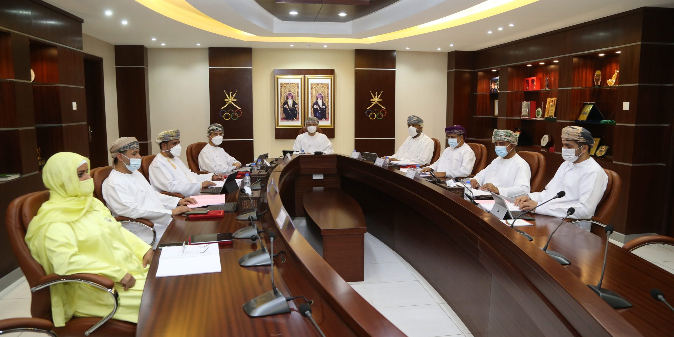 صورة أرشيفية لمجلس الإدارة