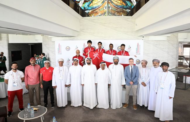 البعثة تحتفل بفضية الجولف