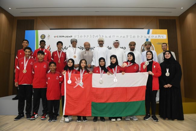 لقطة جماعية للاعبي منتخب الشطرنج بعد التتويج