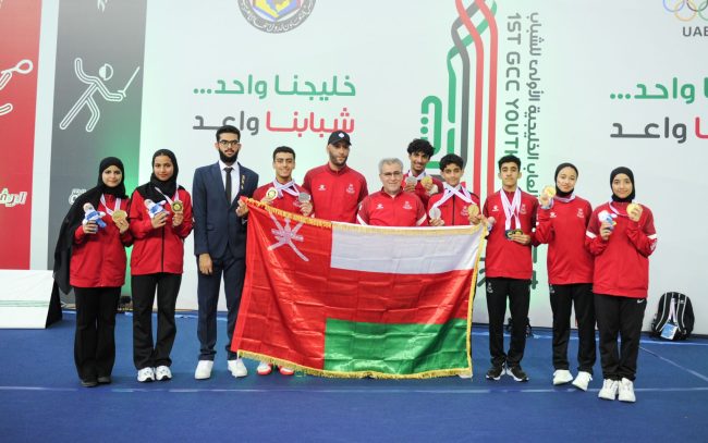 فرحة لاعبي المبارزة بالميداليات في اليوم الاخير