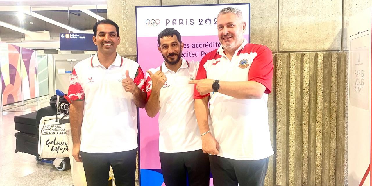 بعثة المنتخب الوطني للرماية أثناء وصولها الى باريس